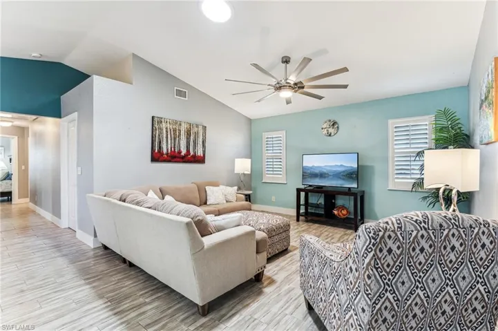 621 SE 17th  ST, Cape Coral, FL 33990