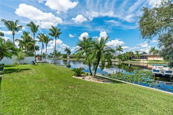 621 SE 17th  ST, Cape Coral, FL 33990
