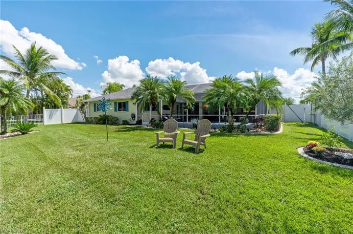 621 SE 17th  ST, Cape Coral, FL 33990