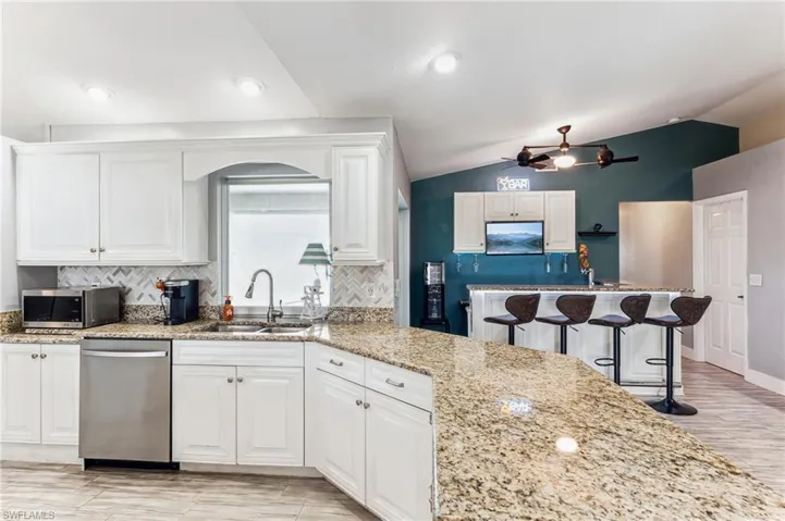 621 SE 17th  ST, Cape Coral, FL 33990