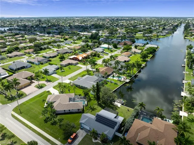 621 SE 17th  ST, Cape Coral, FL 33990