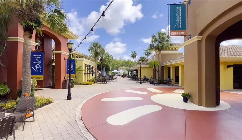 View of home's community