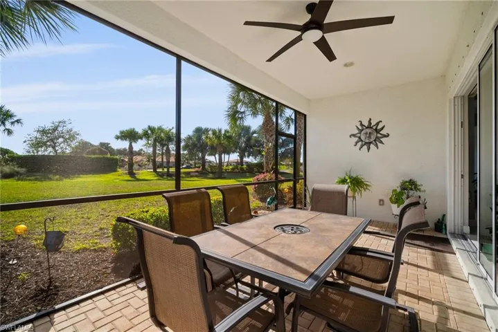 Sunroom / solarium with ceiling fan