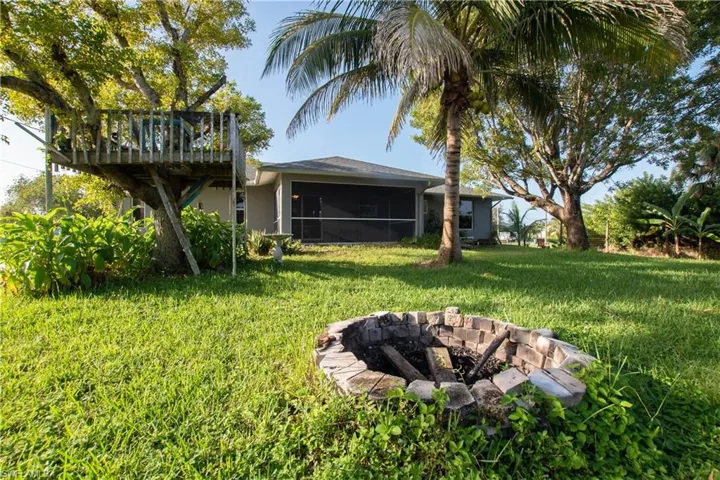 View of grassy yard