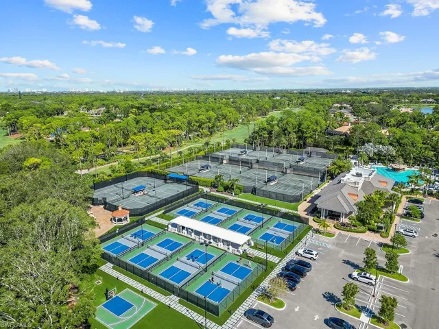 Ten har-tru tennis courts