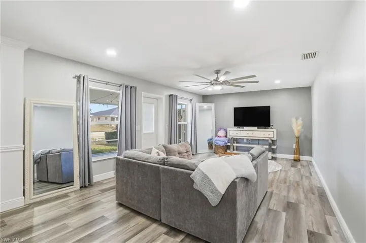 703 Se 7th St 2, Cape Coral, Florida 33990