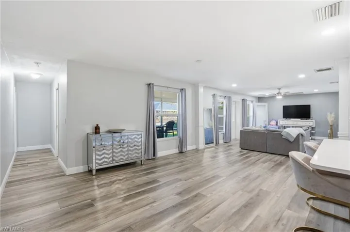 703 Se 7th St 2, Cape Coral, Florida 33990