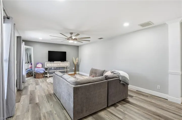 703 Se 7th St 2, Cape Coral, Florida 33990