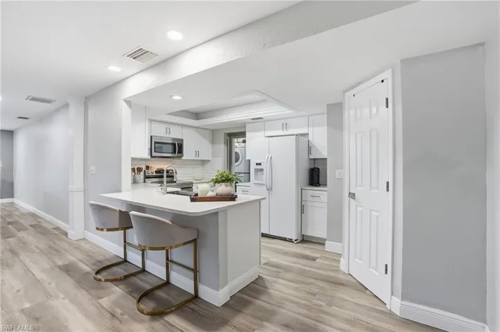 703 Se 7th St 2, Cape Coral, Florida 33990