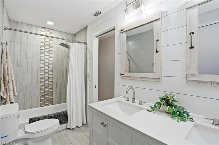 703 Se 7th St 2, Cape Coral, Florida 33990