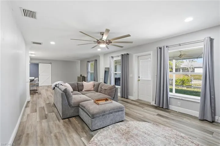 703 Se 7th St 2, Cape Coral, Florida 33990