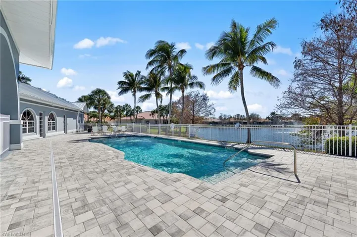 Lakeside community Pool