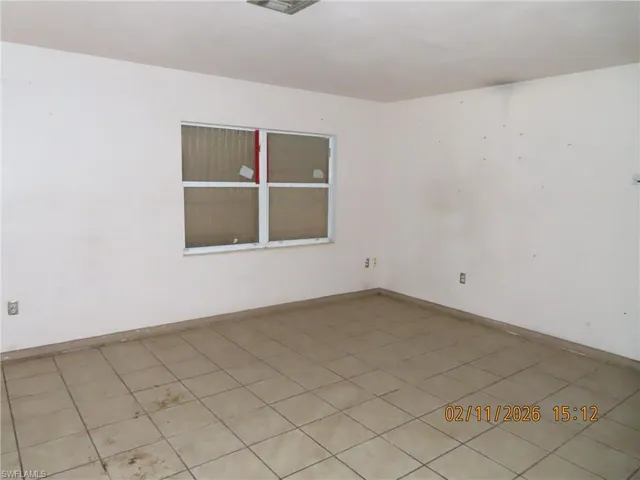 Unfurnished room featuring baseboards