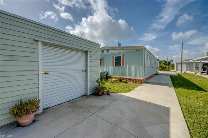 229 Shrub Ln N, North Fort Myers, Florida 33917