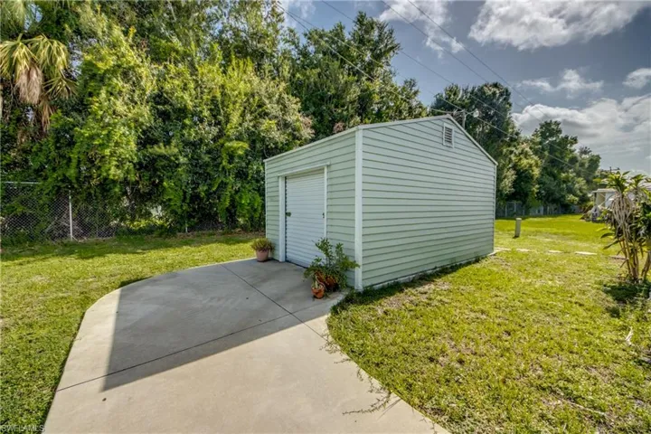 229 Shrub Ln N, North Fort Myers, Florida 33917