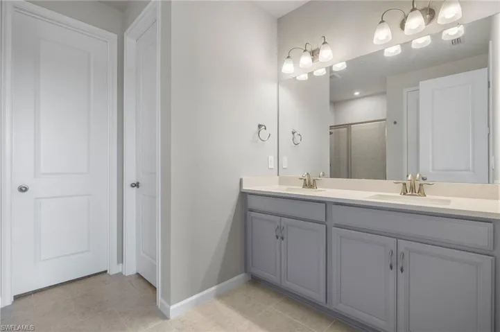 4660  Arboretum  CIR, Naples, FL 34120