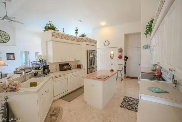 2214 Se 19th Pl, Cape Coral, Florida 33990