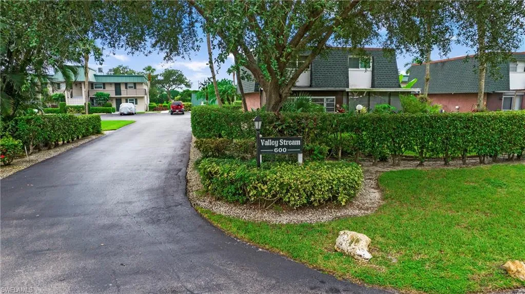 600 Valley Stream DR, Naples, FL 34113,225063627