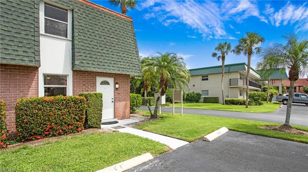 600 Valley Stream DR, Naples, FL 34113,225063627