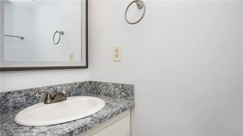 600 Valley Stream DR, Naples, FL 34113,225063627