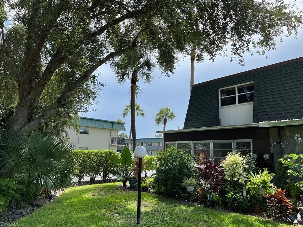 600 Valley Stream DR, Naples, FL 34113,225063627