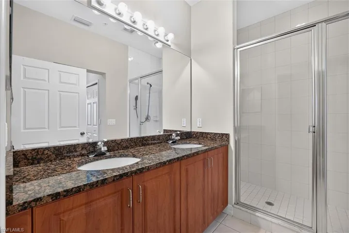 8521 Oakshade Cir 422, Fort Myers, Florida 33919