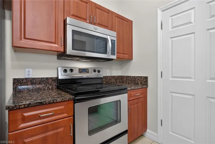 8521 Oakshade Cir 422, Fort Myers, Florida 33919