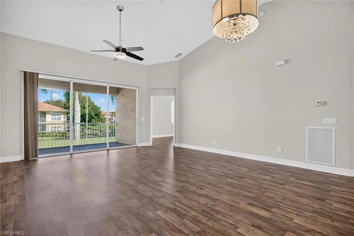8521 Oakshade Cir 422, Fort Myers, Florida 33919