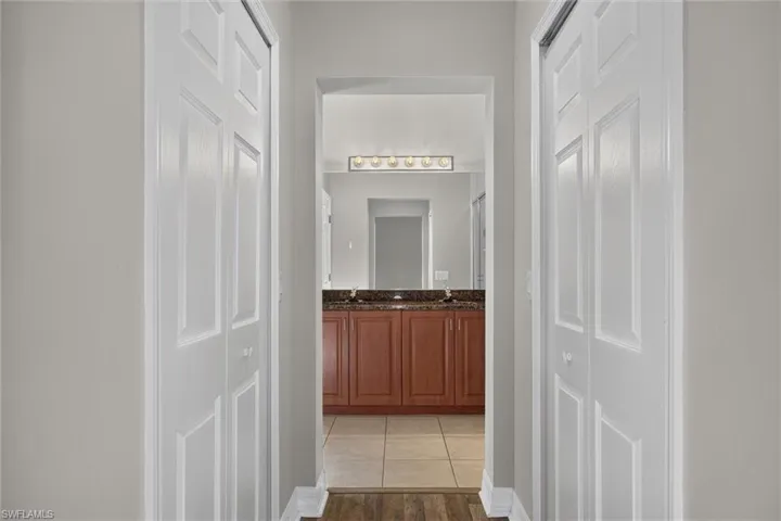 8521 Oakshade Cir 422, Fort Myers, Florida 33919