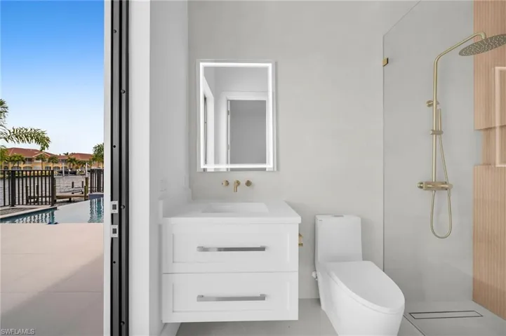 bathroom/pool bath