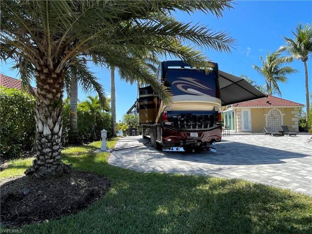 4721  Chariot  CT, NAPLES, FL 34114