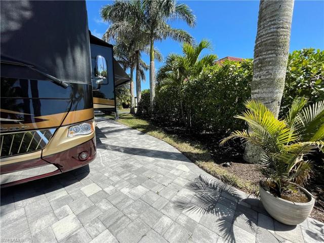4721  Chariot  CT, NAPLES, FL 34114