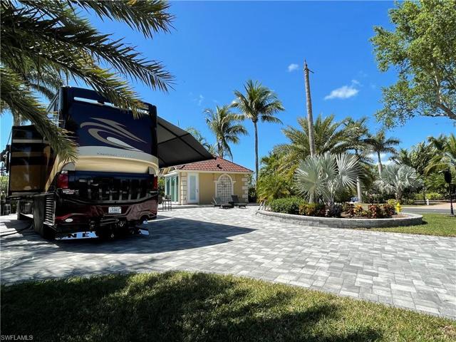 4721  Chariot  CT, NAPLES, FL 34114
