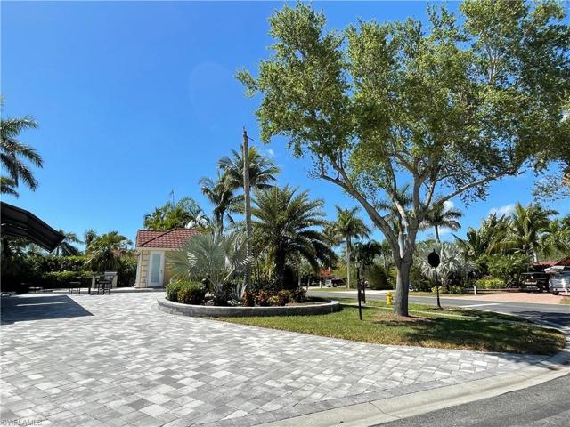 4721  Chariot  CT, NAPLES, FL 34114