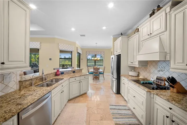 Kichen w/ Breakfast Nook