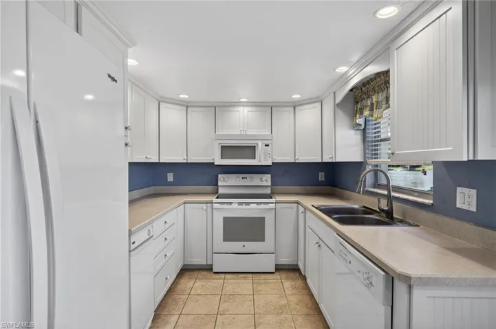 6844 Sandtrap Dr 2, Fort Myers, Florida 33919