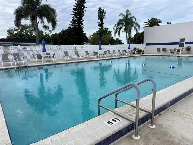 6844 Sandtrap Dr 2, Fort Myers, Florida 33919