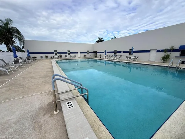 6844 Sandtrap Dr 2, Fort Myers, Florida 33919
