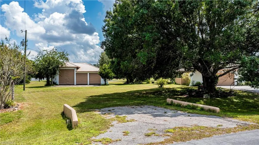 View of yard featuring a garage