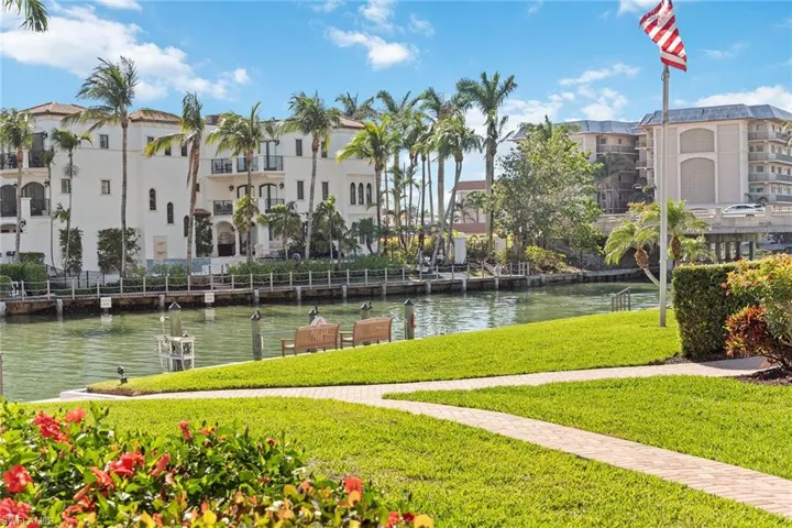 2900 Gulf Shore Blvd N # 102, Naples Fl 34103