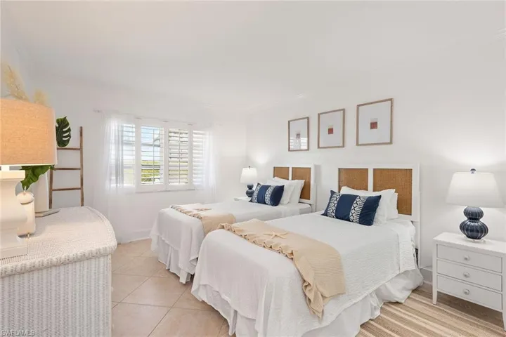 2900 Gulf Shore Blvd N # 102, Naples Fl 34103