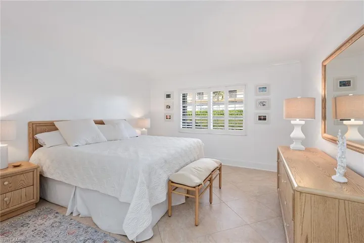2900 Gulf Shore Blvd N # 102, Naples Fl 34103