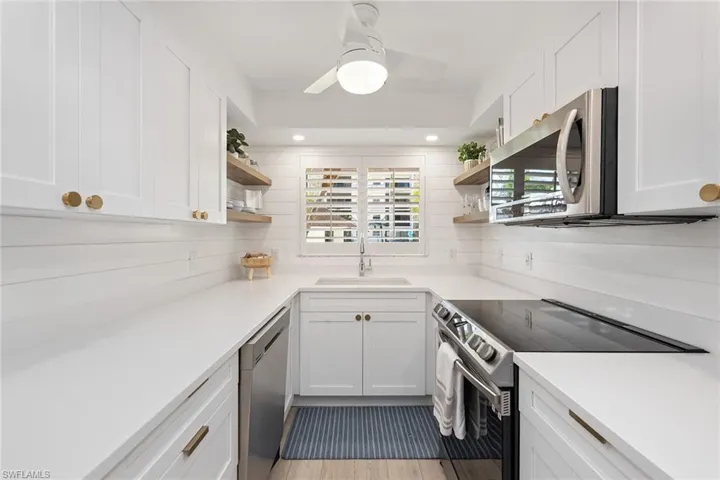 2900 Gulf Shore Blvd N # 102, Naples Fl 34103