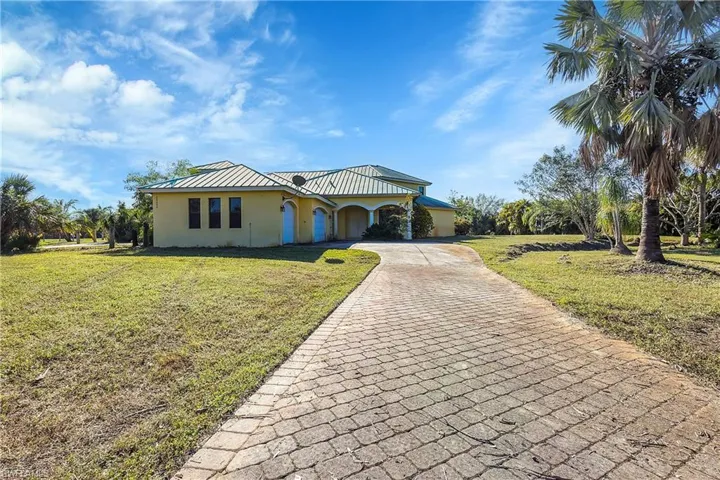 View of front of home featuring a front yard