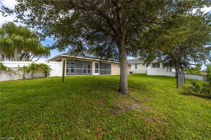 1418 Sw 11th Pl, Cape Coral, Florida 33991