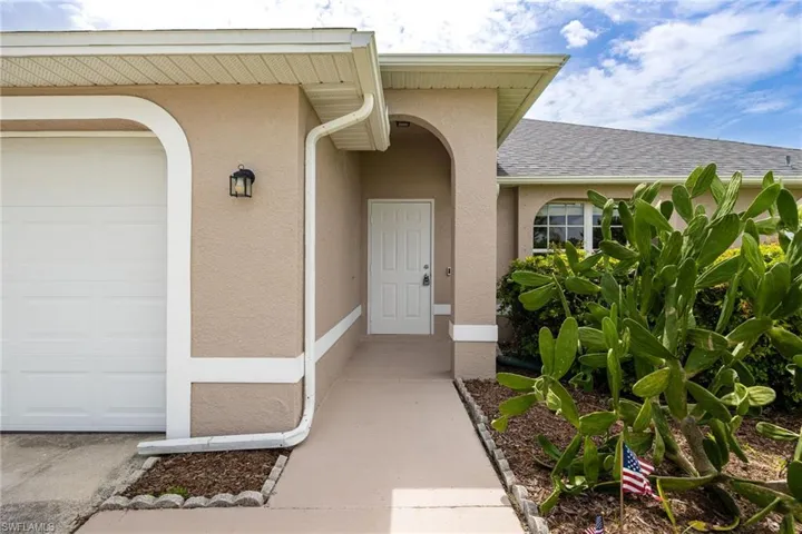 1418 Sw 11th Pl, Cape Coral, Florida 33991