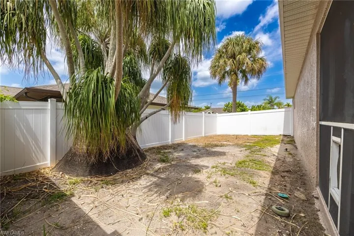 1418 Sw 11th Pl, Cape Coral, Florida 33991