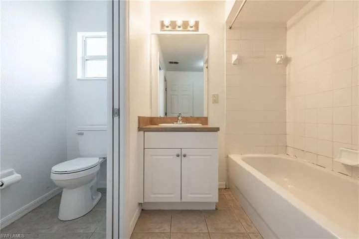 1418 Sw 11th Pl, Cape Coral, Florida 33991