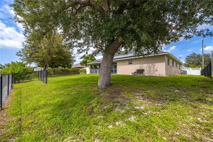 1418 Sw 11th Pl, Cape Coral, Florida 33991