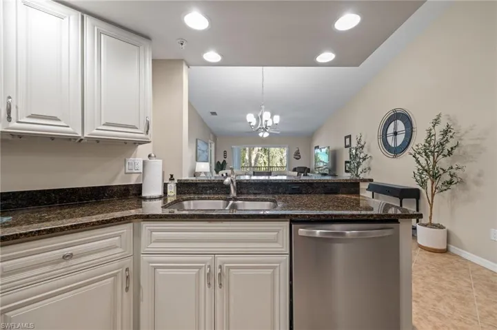 Kitchen with Breakfast Bar